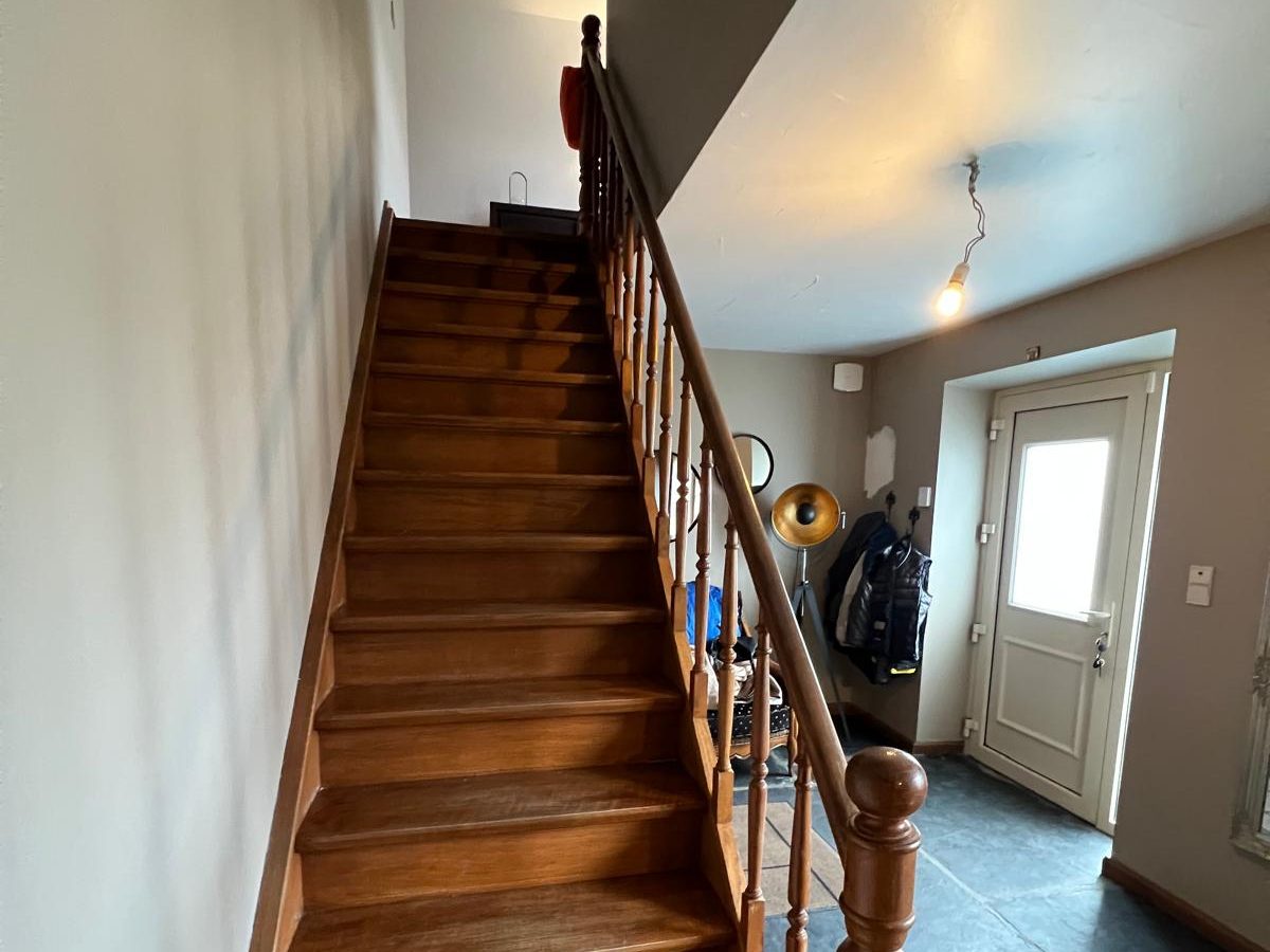 Bertrix — l'escalier en chêne avec ses balustres tournées d'origine